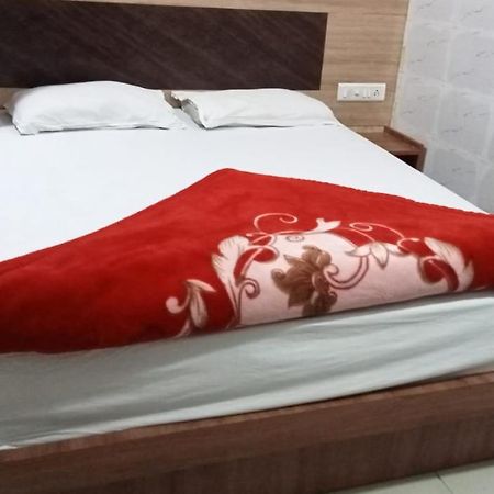 Hotel Shree Krishna أحمد أباد المظهر الخارجي الصورة