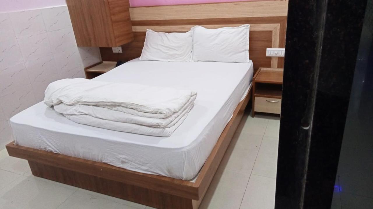 Hotel Shree Krishna أحمد أباد المظهر الخارجي الصورة