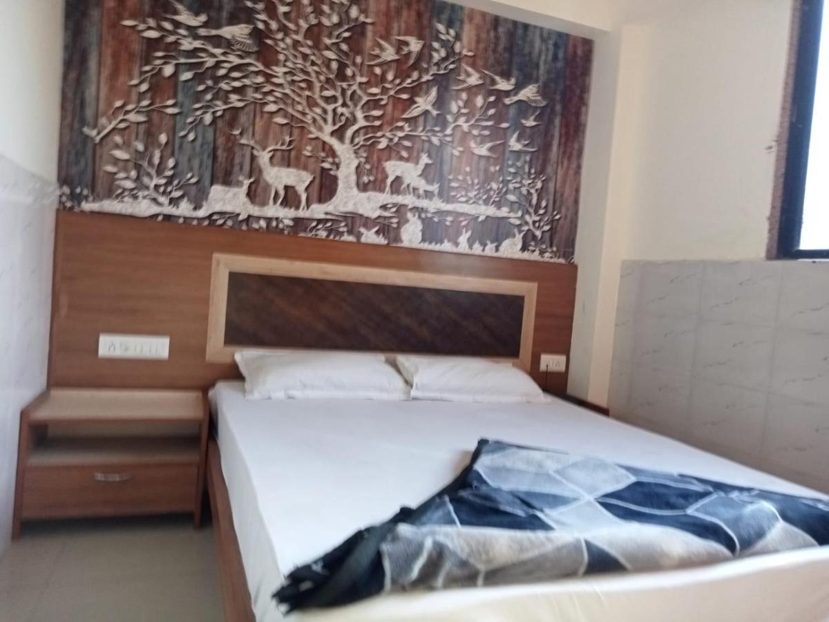 Hotel Shree Krishna أحمد أباد المظهر الخارجي الصورة