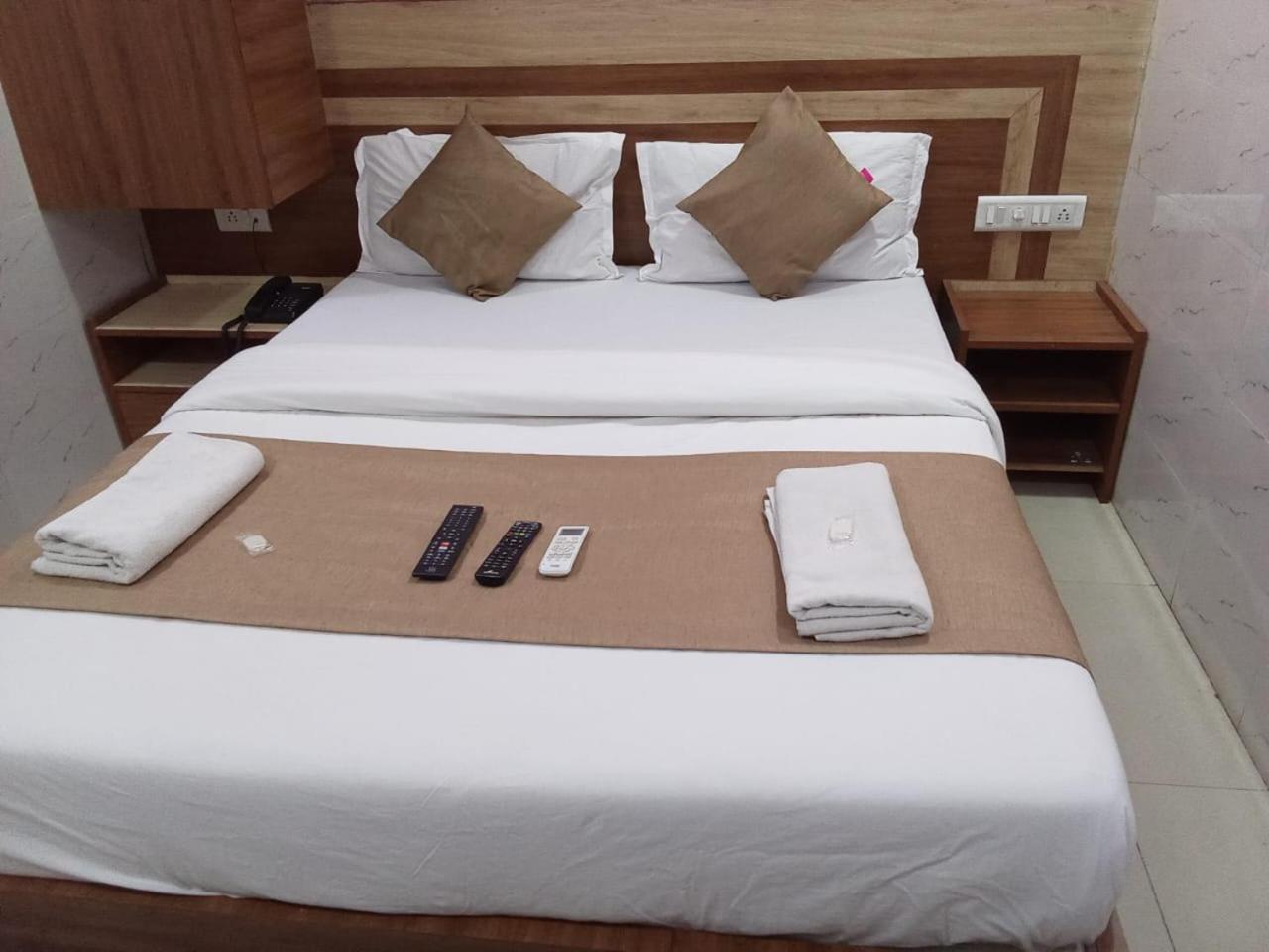 Hotel Shree Krishna أحمد أباد المظهر الخارجي الصورة